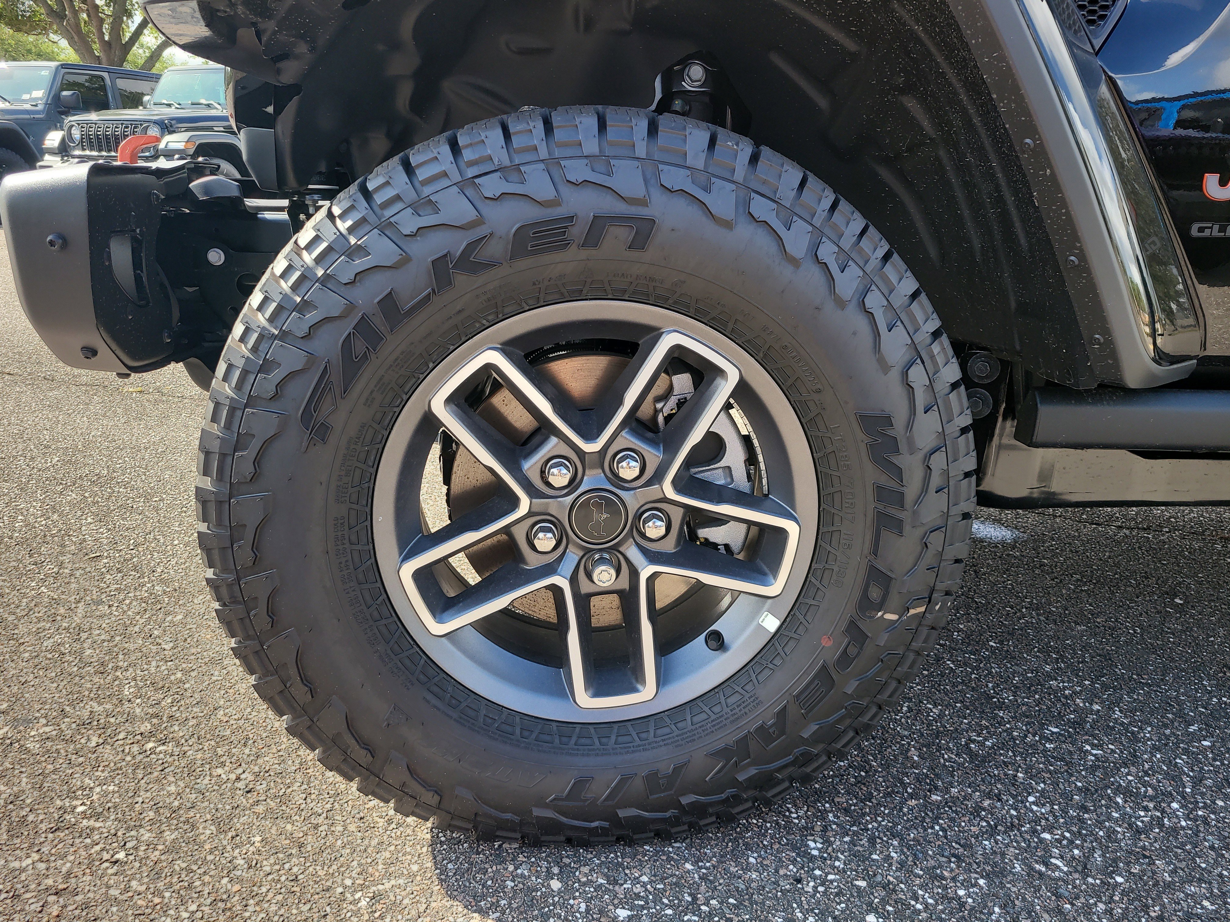 New 2026 Black Clear-Coat Exterior Paint Jeep Mojave X image 10