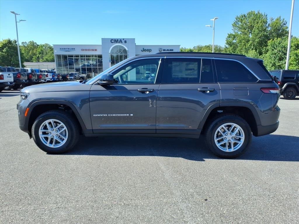 New 2026 Baltic Gray Metallic Clear-Coat Exterior Paint Jeep Laredo image 6