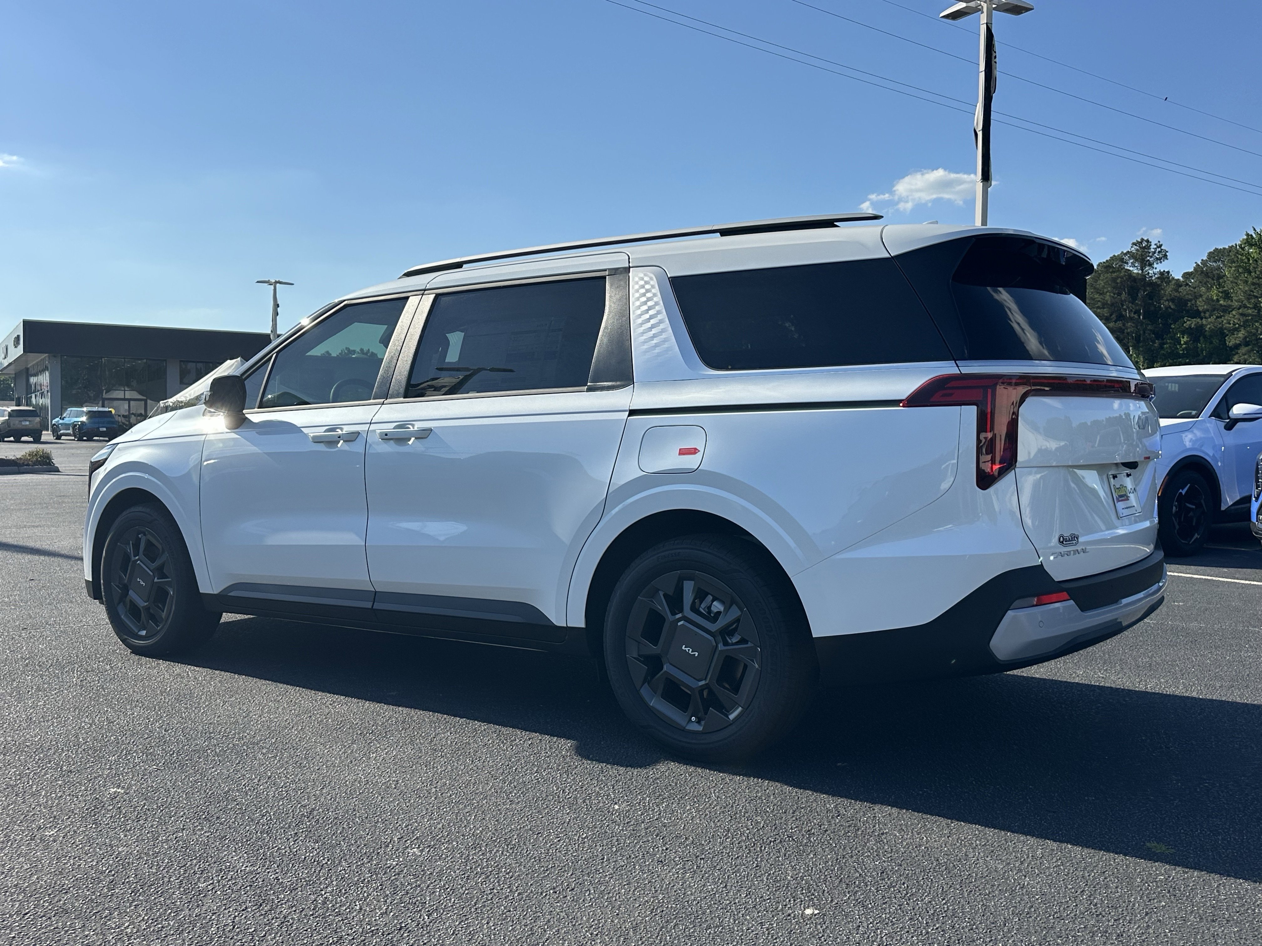 New 2026 Snow White Pearl Kia EX image 6