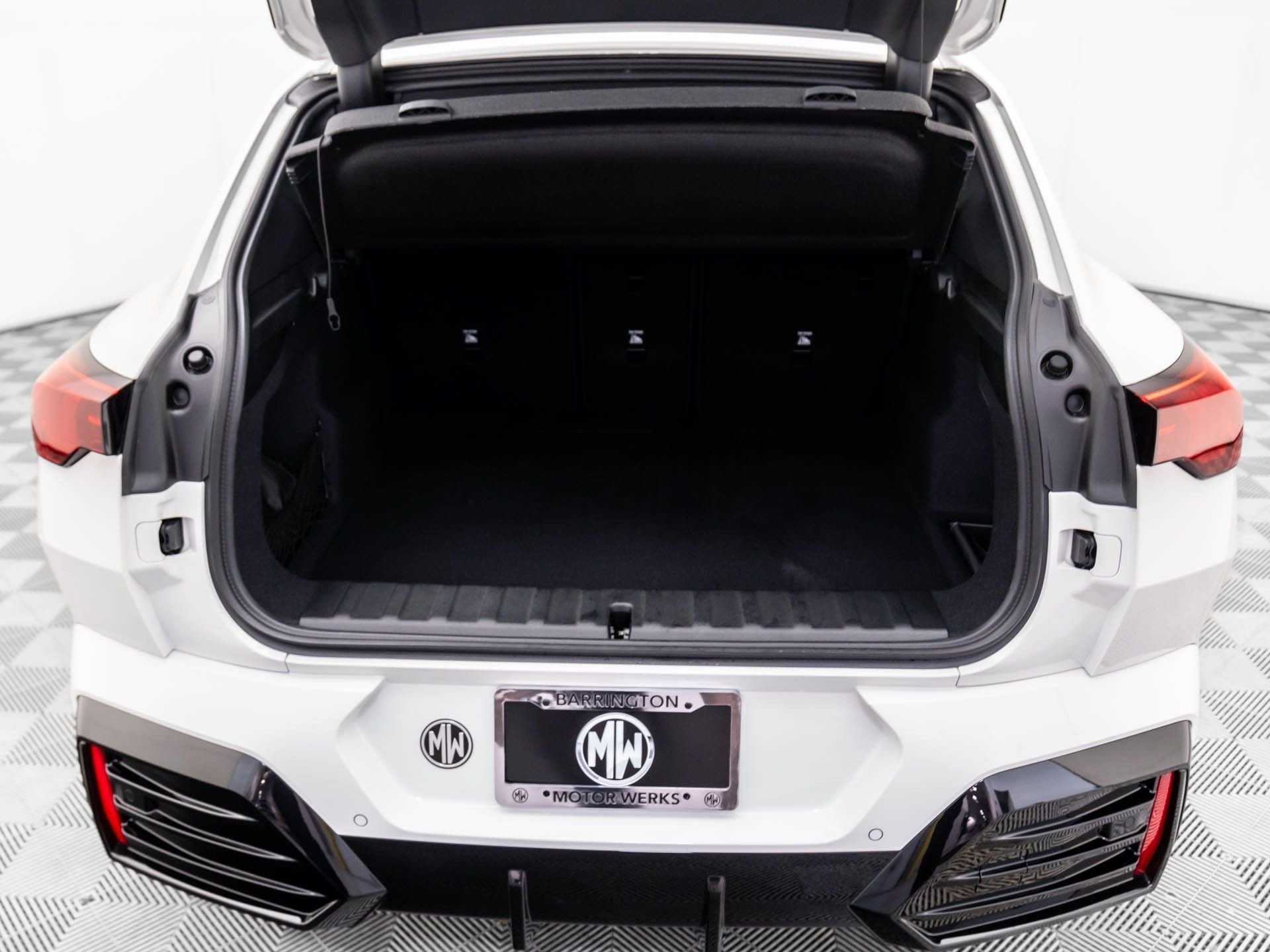 New 2026 Alpine White BMW xDrive28i image 30
