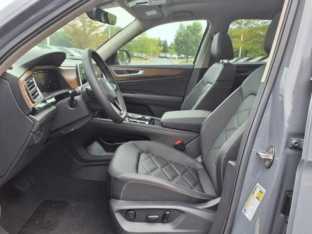 New 2026 Pure Gray Volkswagen 2.0T SE w/Technology image 10