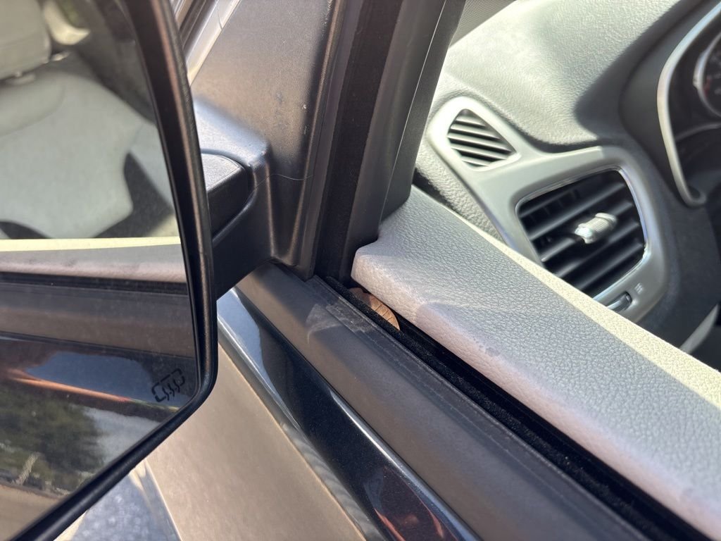 Used 2019 Black Jeep Latitude image 25