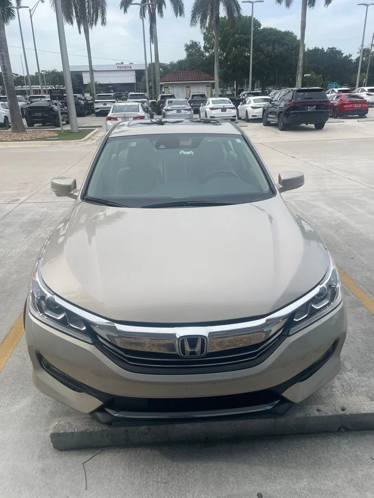 Used 2016 Champagne Frost Pearl Honda EX-L image 5