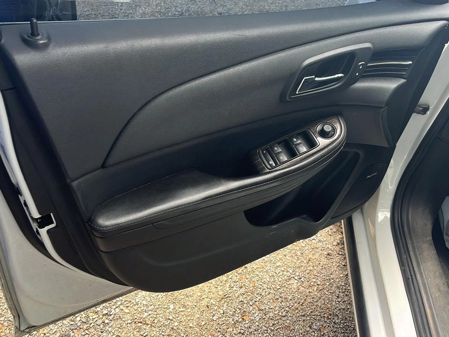 Used 2015 SUMMIT WHITE Chevrolet LT image 16