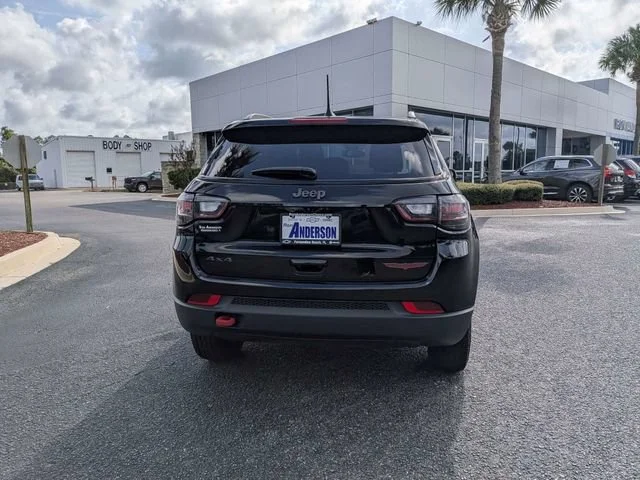 Used 2022 Diamond Black C Jeep Trailhawk image 4