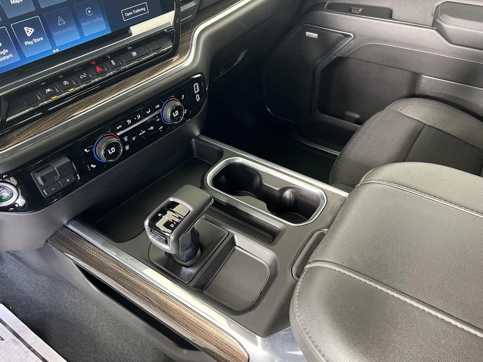 Used 2024 Summit White Chevrolet RST image 18