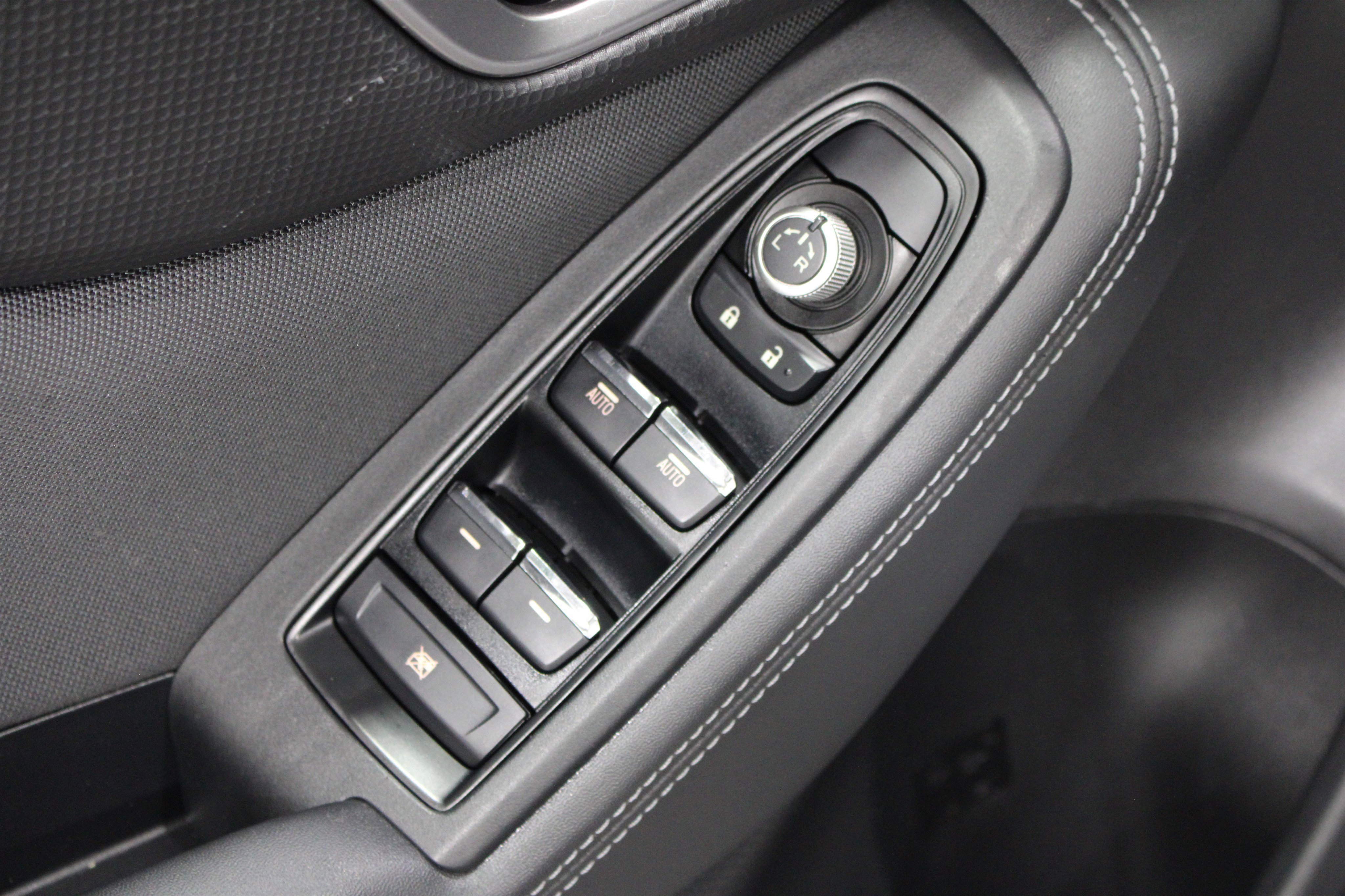 Used 2020 Ice Silver Metallic Subaru Premium image 7