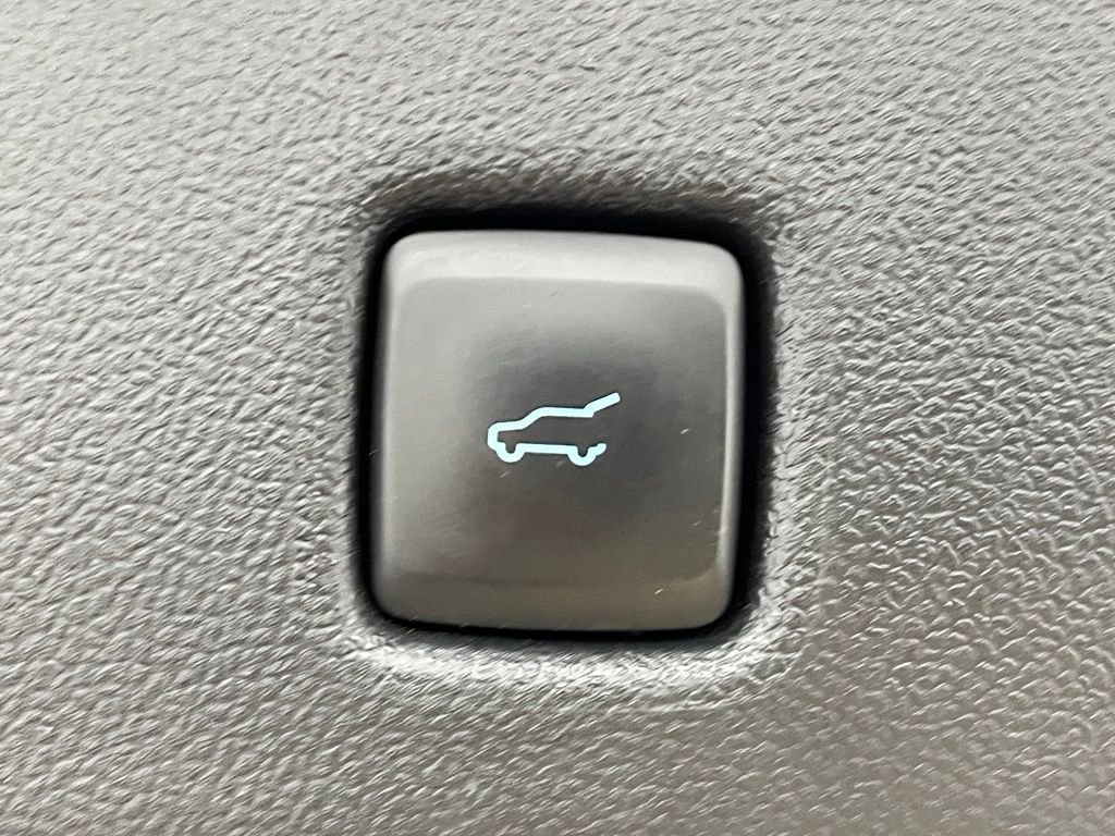 Used 2022 Blue Ford SEL image 12