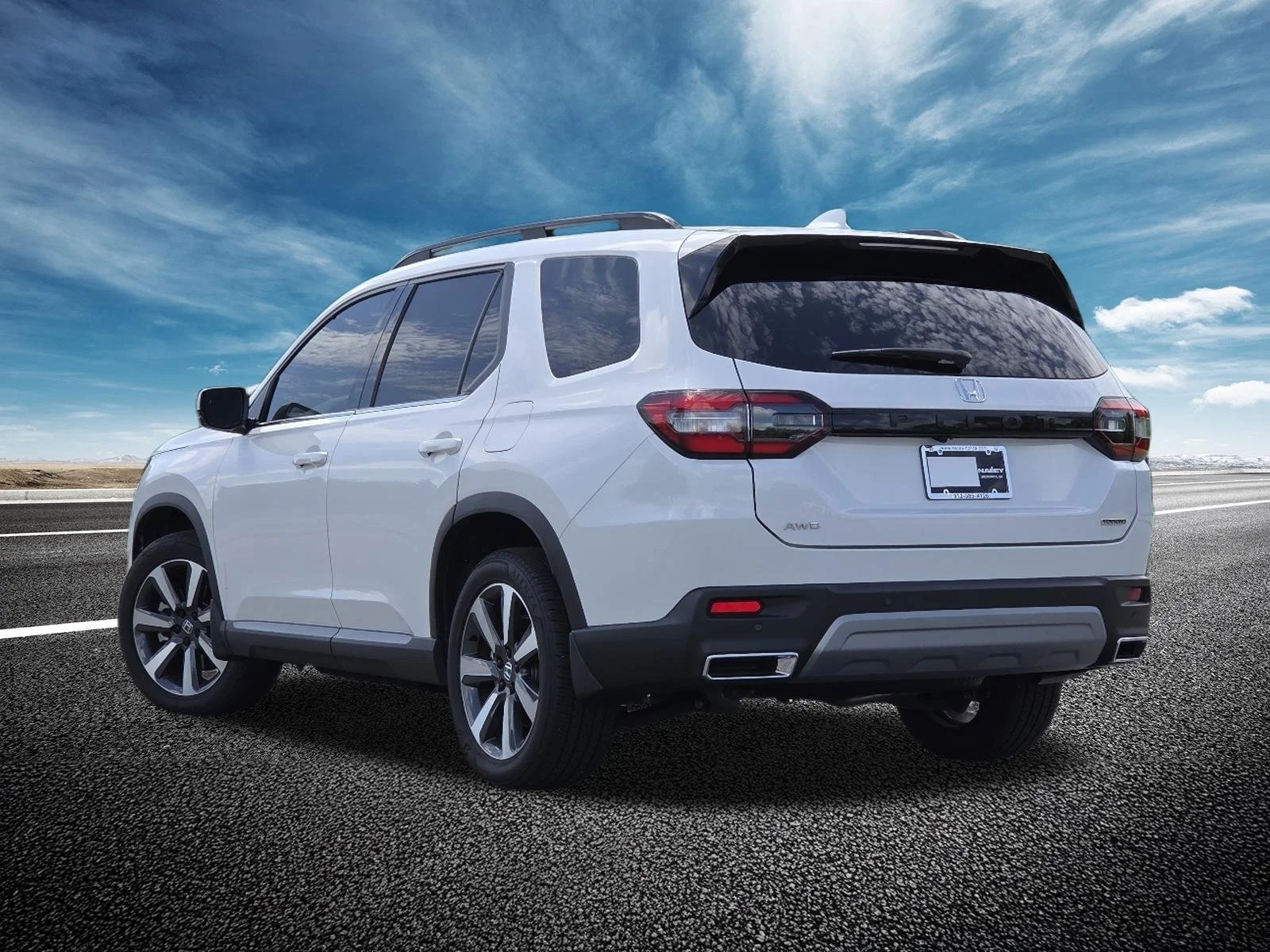 Used 2025 Platinum White Pearl Honda Touring AWD image 17
