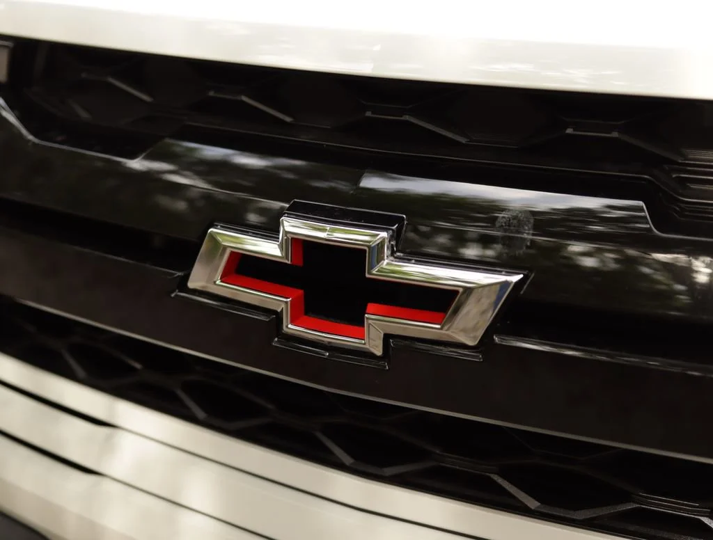 New 2026 Summit White Chevrolet ZR2 image 38