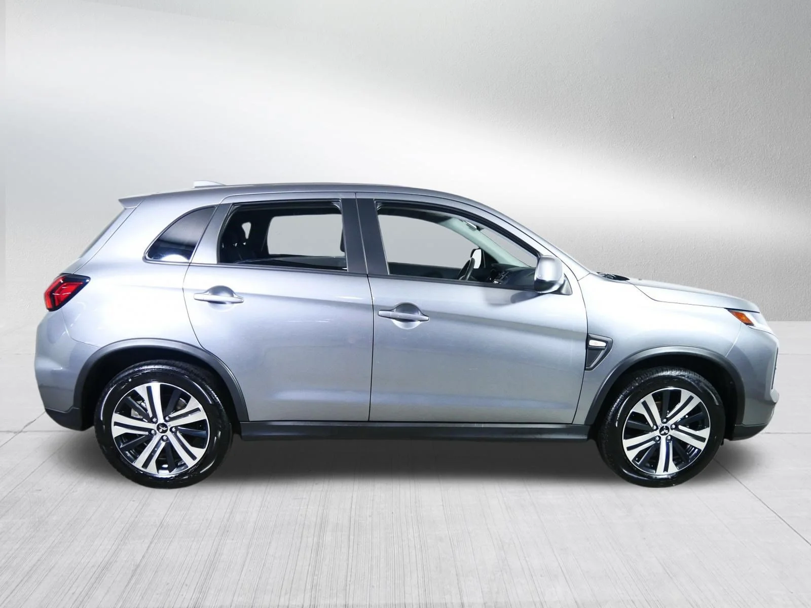 Used 2025 Mercury Gray Metallic Mitsubishi ES image 8