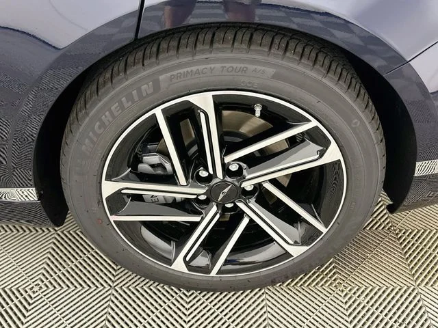 New 2027 Genesis G80 2.5T