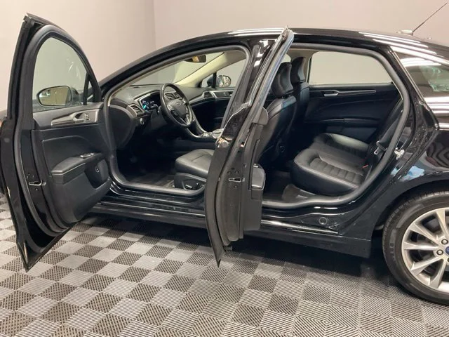 Used 2018 Black Ford SE Luxury image 13