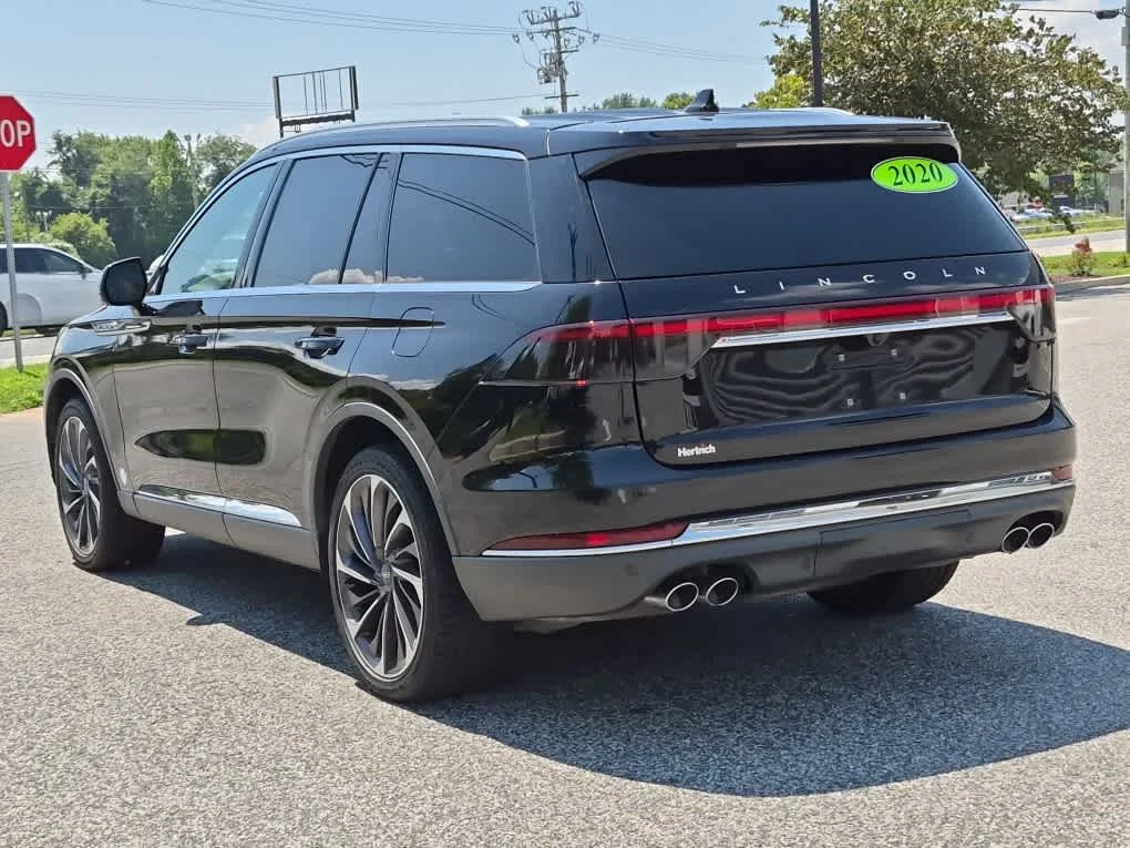 Used 2020 Infinite Black Metallic Lincoln Reserve image 4