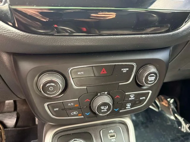 Used 2019 Red Jeep Latitude image 22