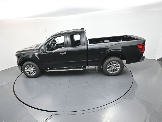 New 2026 Agate Black Metallic Ford XLT image 40