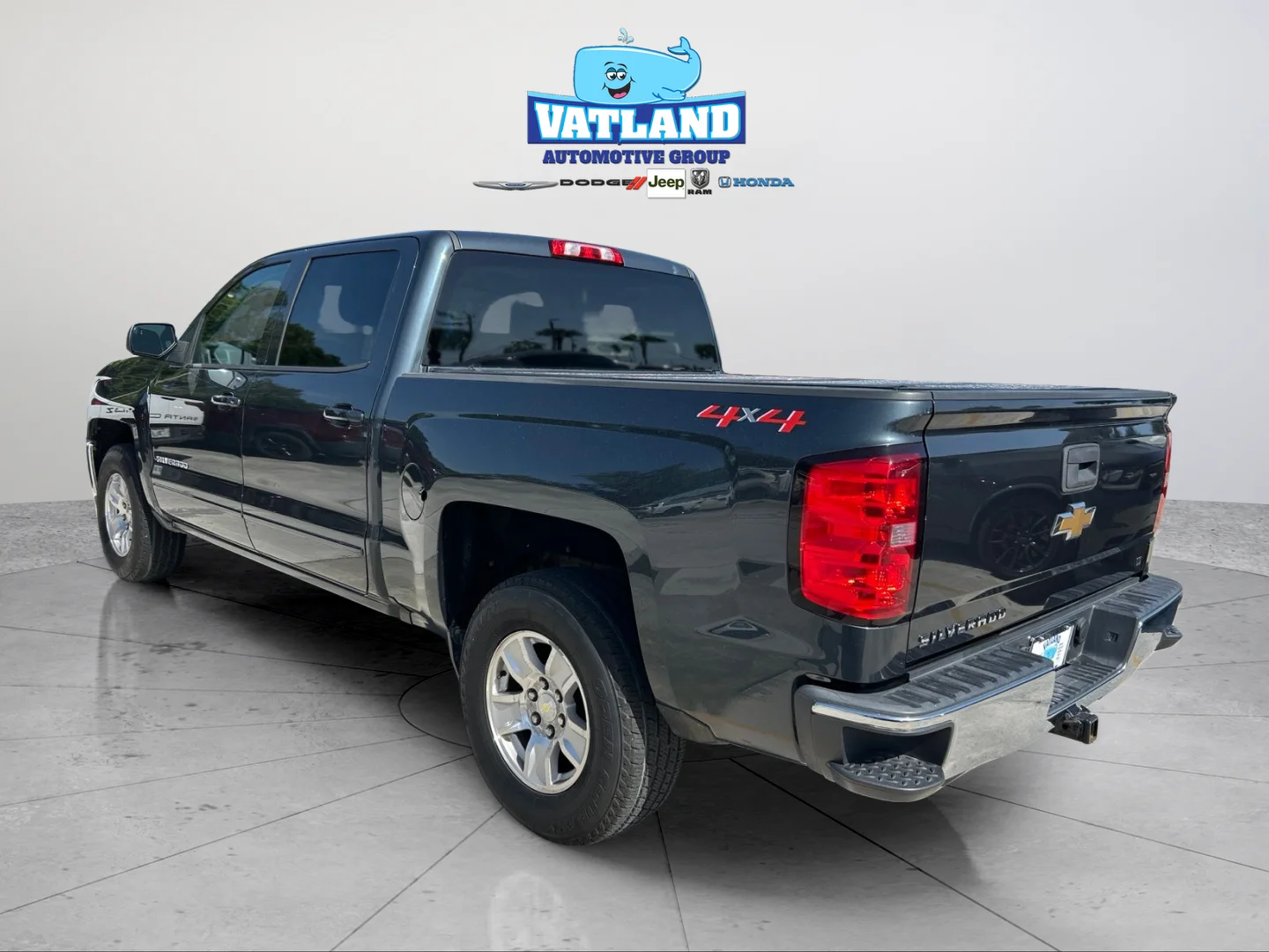 Used 2018 Graphite Metallic Chevrolet LT image 3