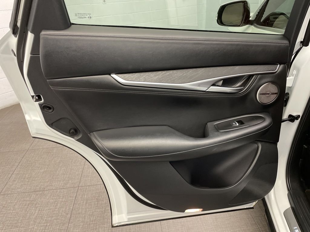 Used 2025 White INFINITI SENSORY image 23