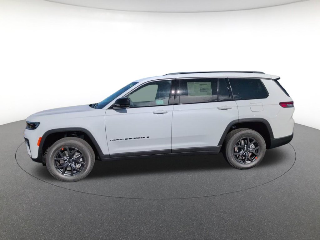 New 2027 White Jeep Laredo Altitude image 13