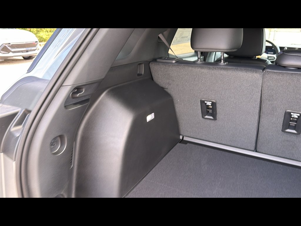 New 2027 Sterling Gray Metallic Chevrolet LT image 28