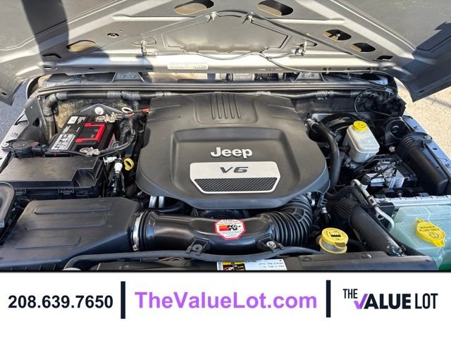 Used 2015 Silver Jeep Unlimited Sport image 10