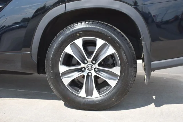 Used 2023 Black Toyota XLE image 8