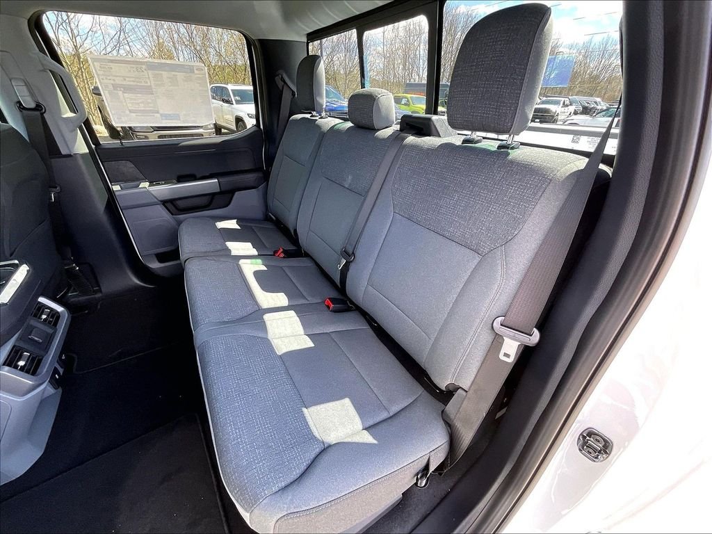 New 2026 Oxford White Ford XLT image 15