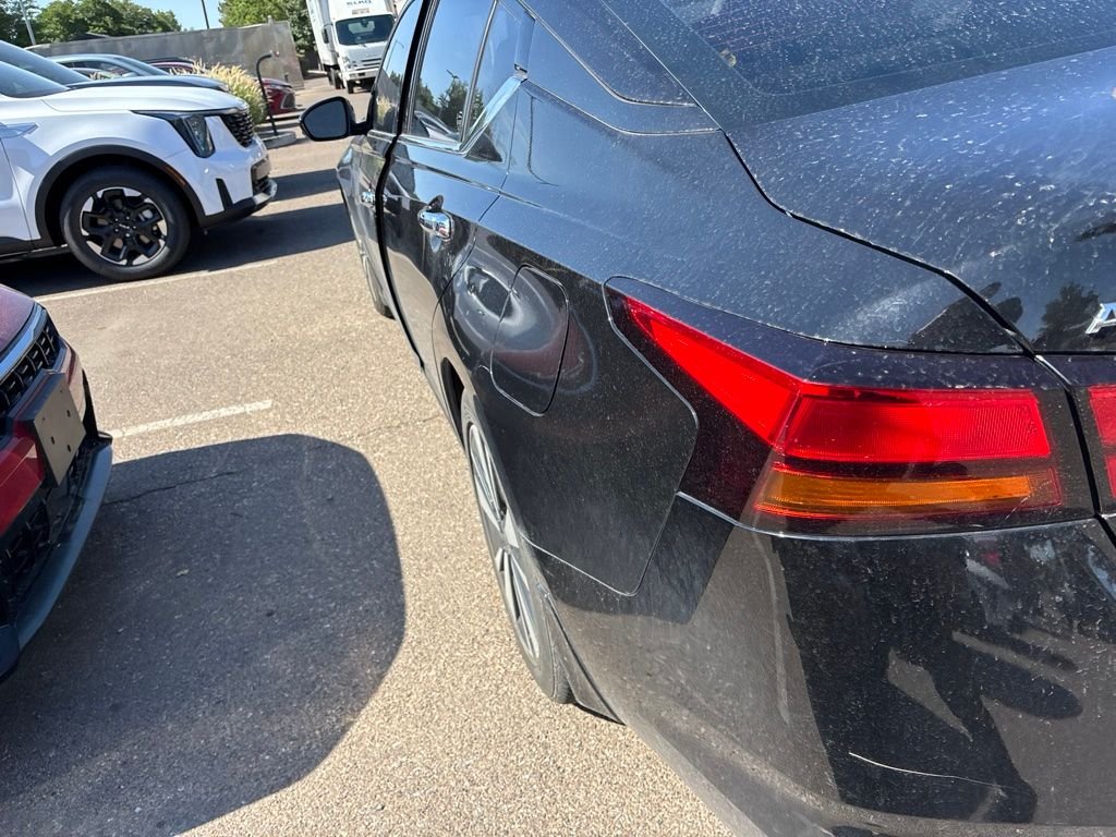 Used 2019 Black Nissan 2.5 SV image 20