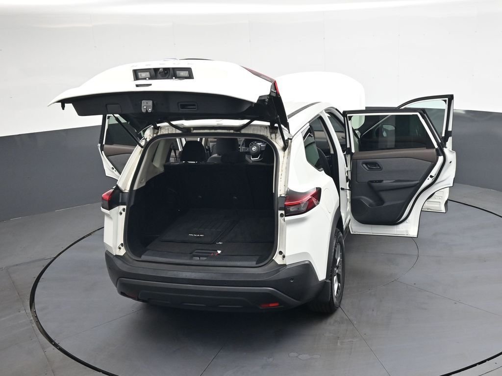 Used 2021 White Nissan S image 52