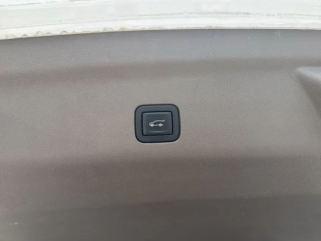 Used 2021 White GMC Denali image 13