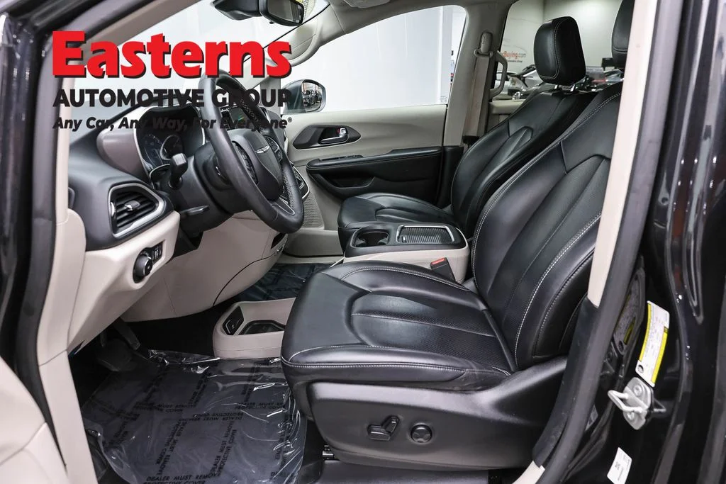 Used 2023 Black Chrysler Touring L image 14