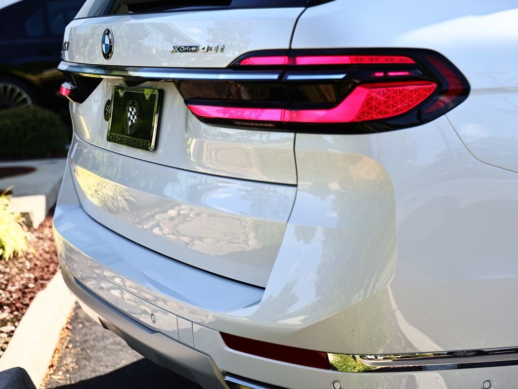 New 2027 Mineral White Metallic BMW xDrive40i image 4