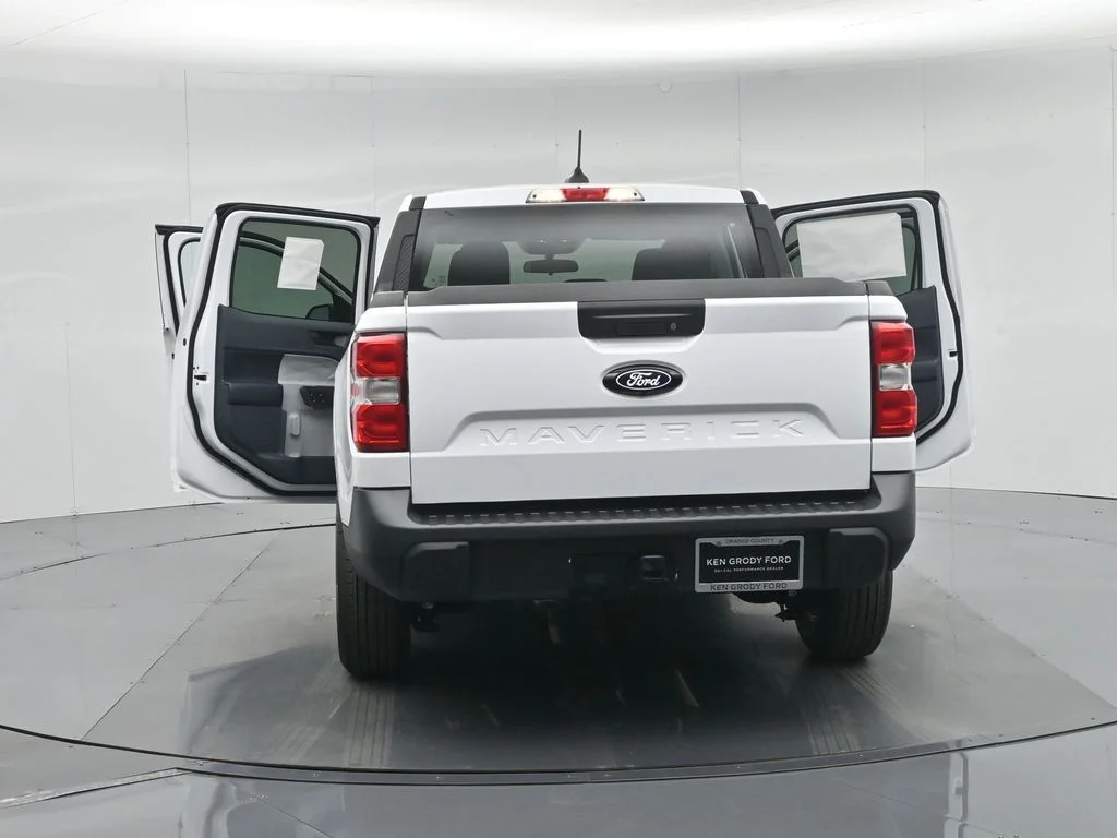 New 2026 Oxford White Ford XLT image 31