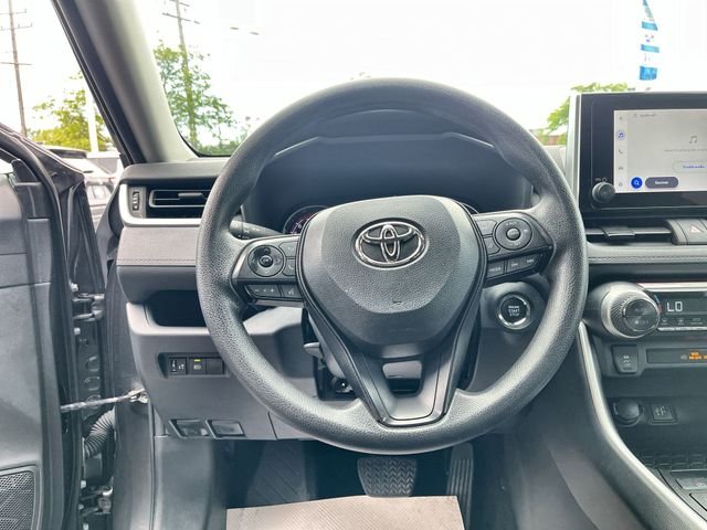 2024 Toyota RAV4 XLE - Photo 13