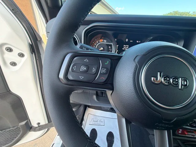 New 2027 Bright White Clear-Coat Paint Jeep Rubicon X image 27