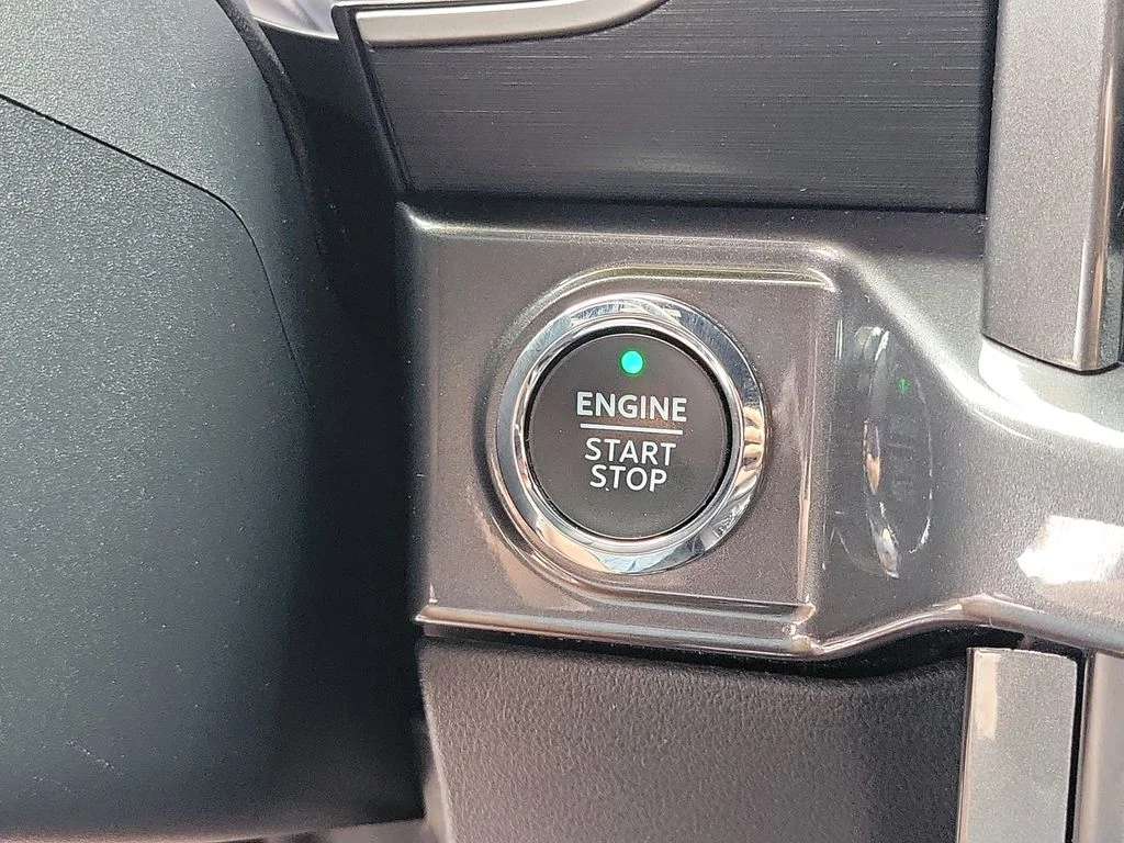 Used 2023 Black Ford XLT image 27