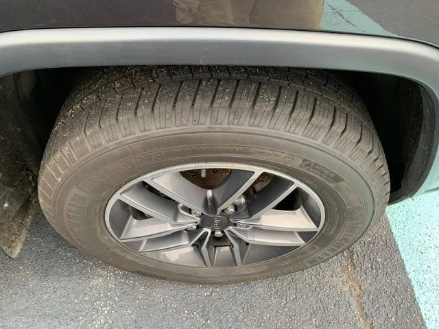 Used 2019 Gray Jeep Limited image 8