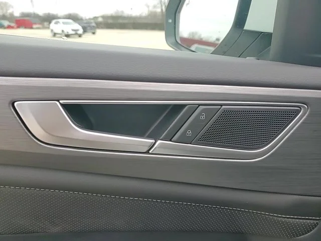 2025 Volkswagen Atlas Cross Sport SE - Photo 14
