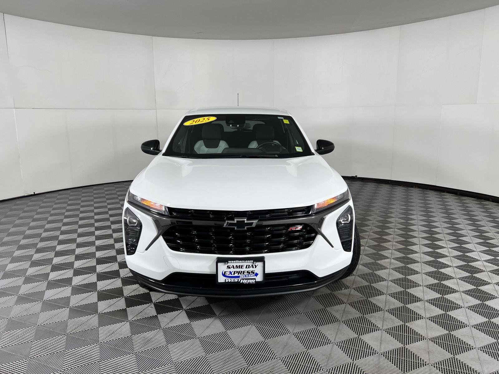 Used 2025 Summit White Chevrolet 1RS image 38