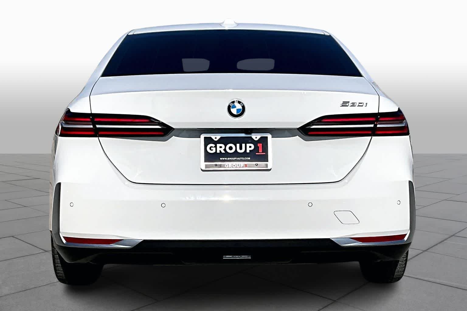 Used 2026 Alpine White BMW 530i image 4