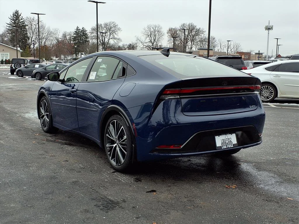 New 2026 Reservoir Blue Toyota  XLE image 18