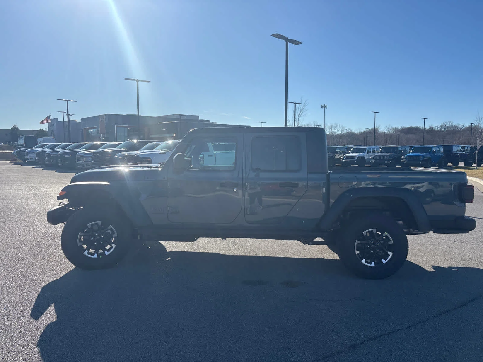New 2026 Anvil Clear-Coat Exterior Paint Jeep Rubicon image 5