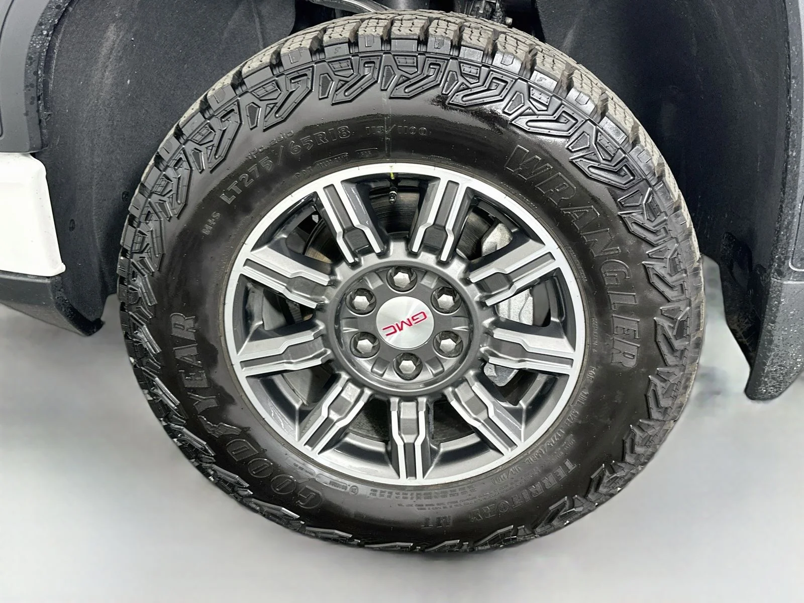 Used 2025 Summit White GMC AT4 image 33