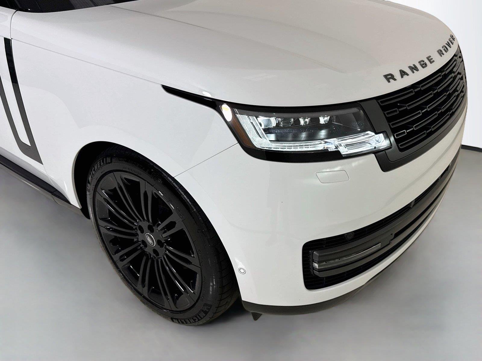 Used 2024 Fuji White Land Rover SE | Blackout Pkg | 360 Camera | Heated/Vented Seats image 37