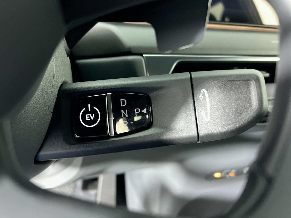 New 2026 Wolf Gray Kia Land AWD image 22