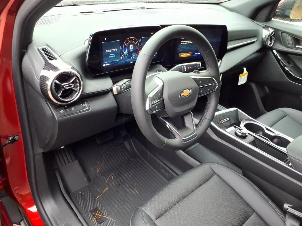 2027 Chevrolet Equinox LT - Photo 8