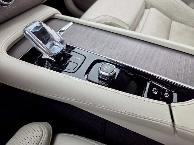 Used 2023 Silver Volvo Ultimate image 36