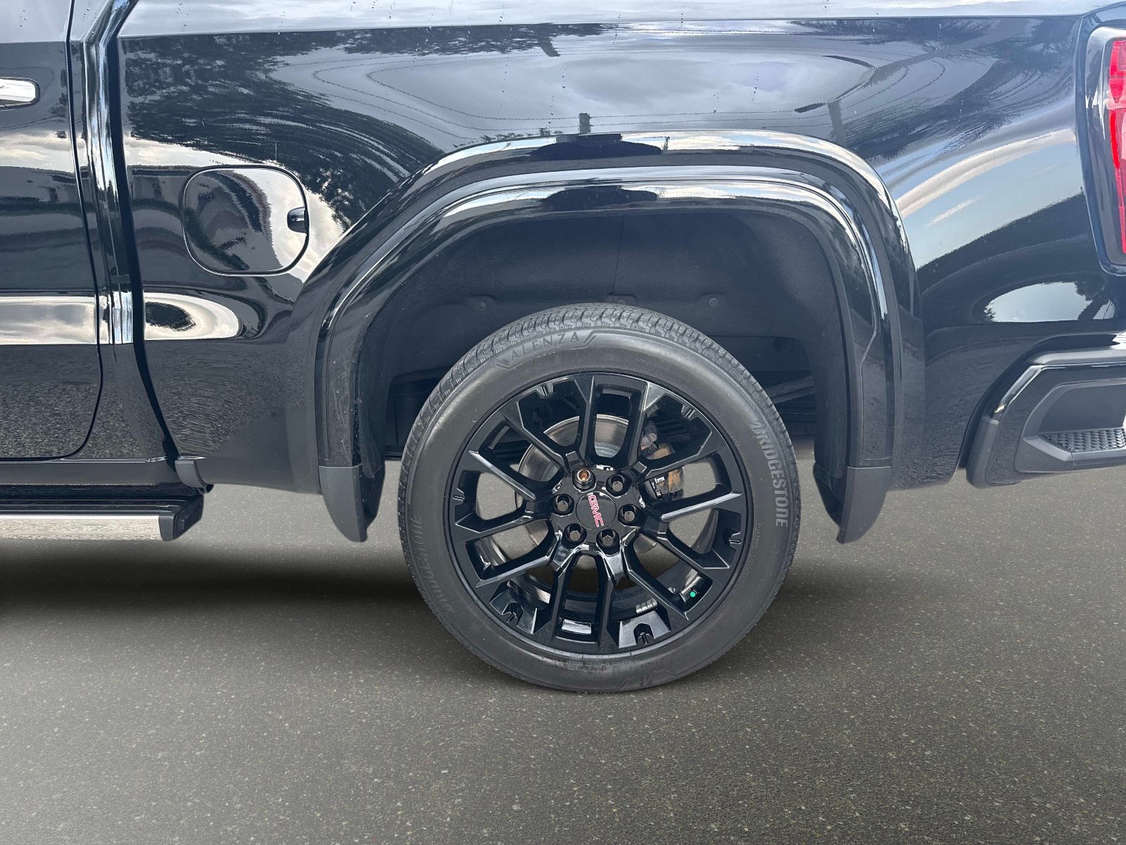 Used 2025 Onyx Black GMC Denali image 10
