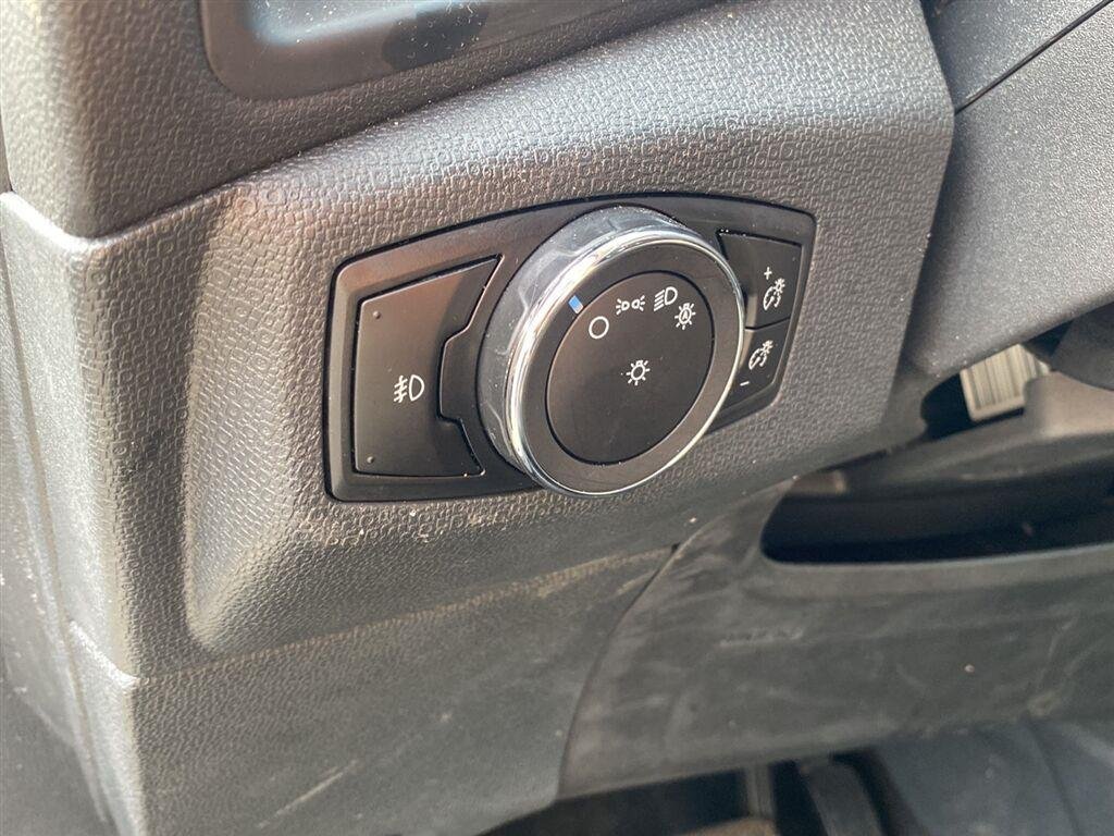 Used 2020 Diamond White Ford SE image 17