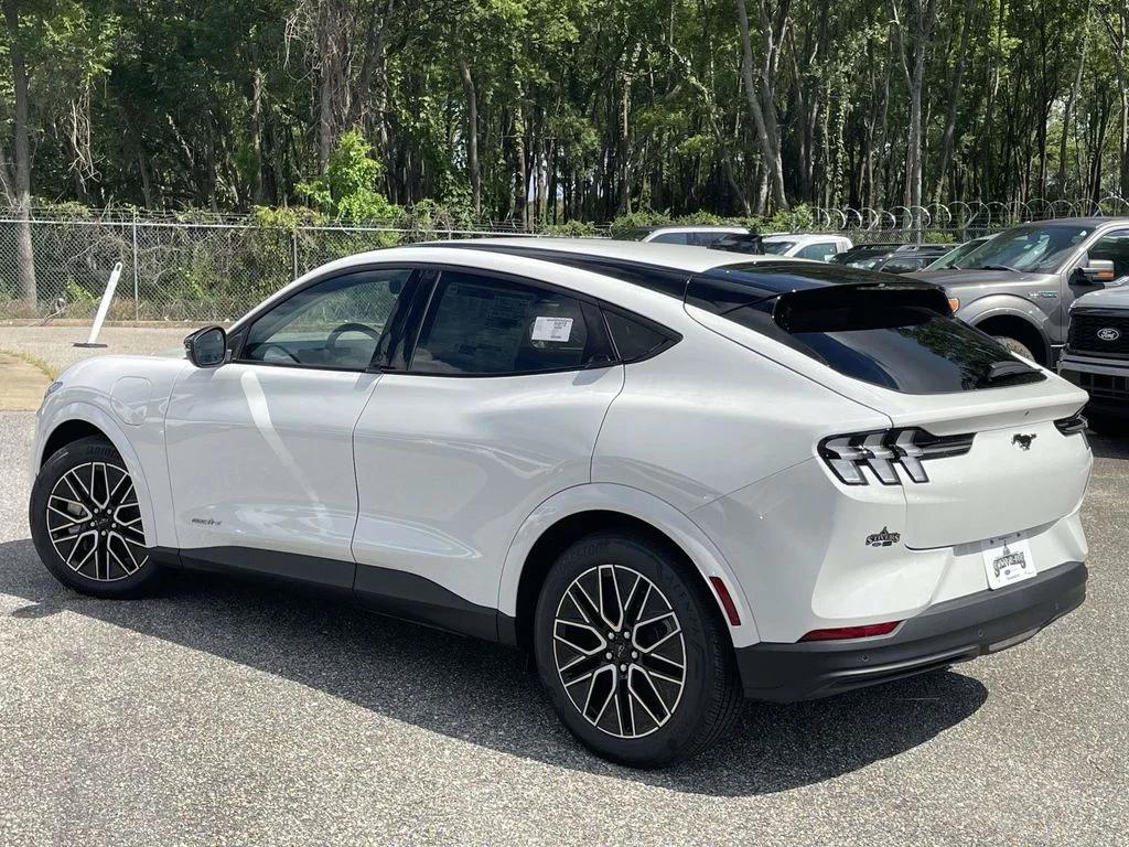 New 2026 White Ford Premium image 5